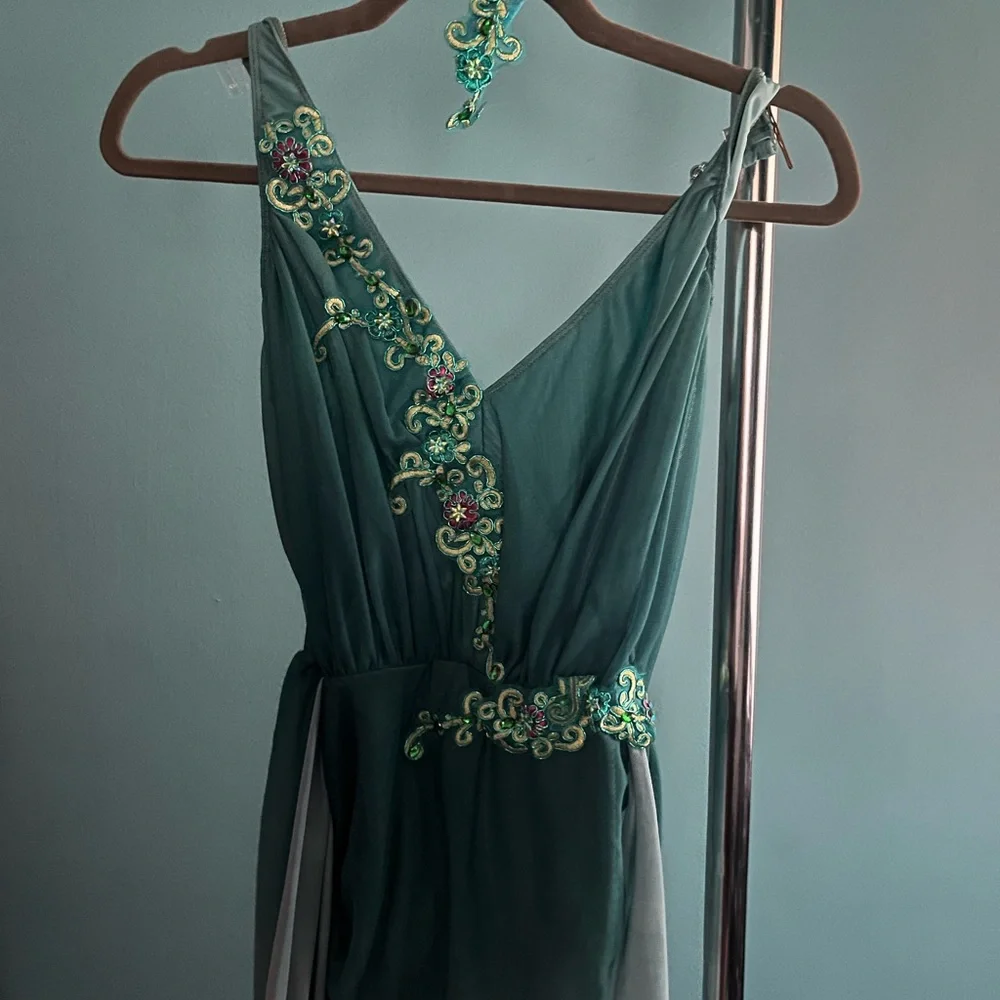 Elegant Green Embellished Dress - Picture 2 of 4